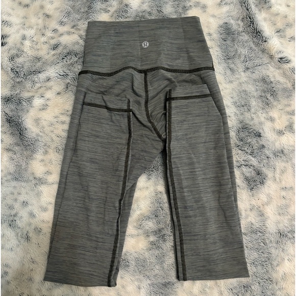 size 2 lululemon leggings - Picture 2 of 4